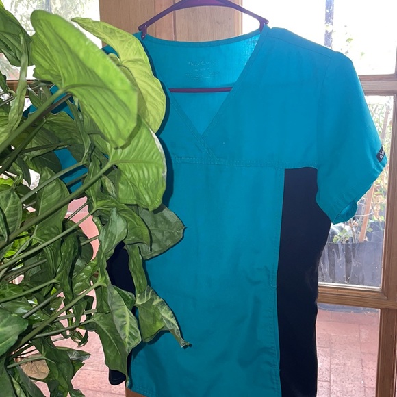 Scrub Top - Picture 2 of 4